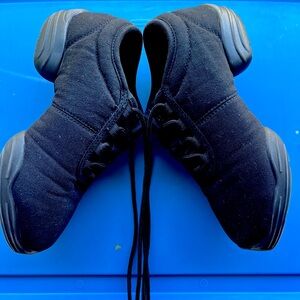 Capezio Girls Dance shoes.  Excellent shape! Non smoking home.